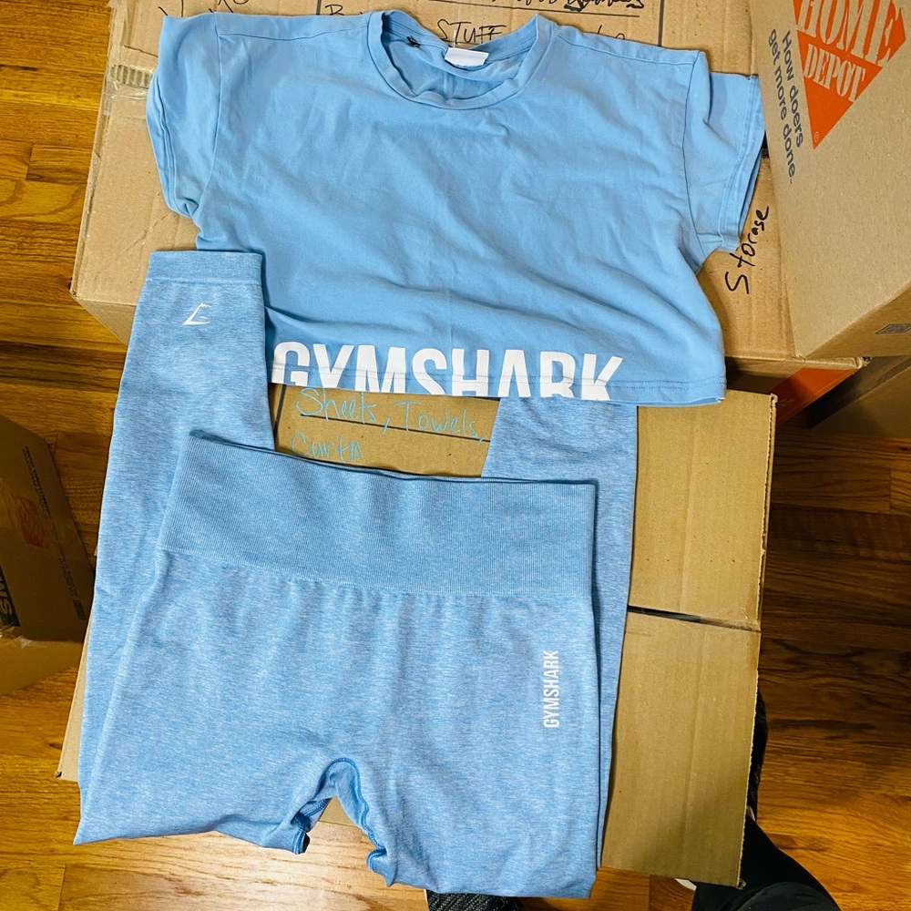 Gym shark set. adapt seamless